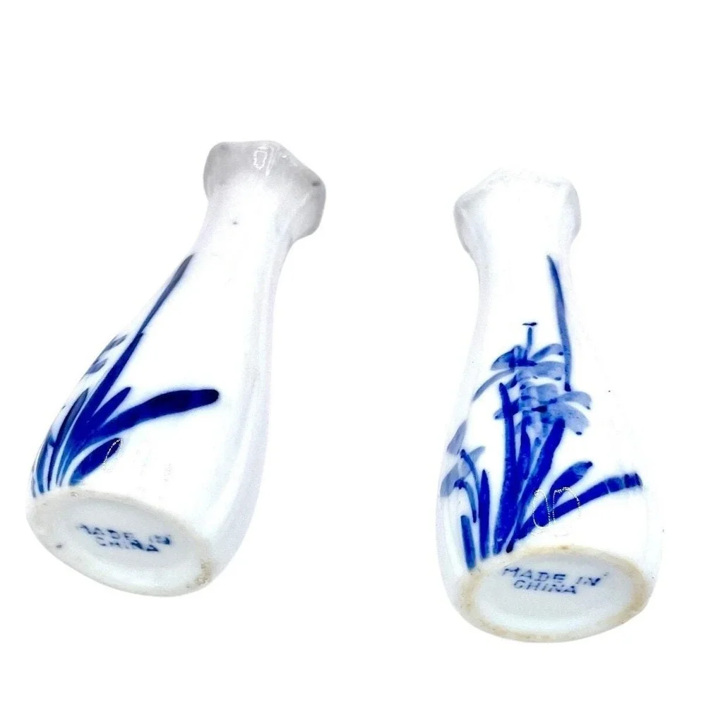 Vintage Blue & White Porcelain‎ Bud Vases – Hand Painted Floral – Made in China